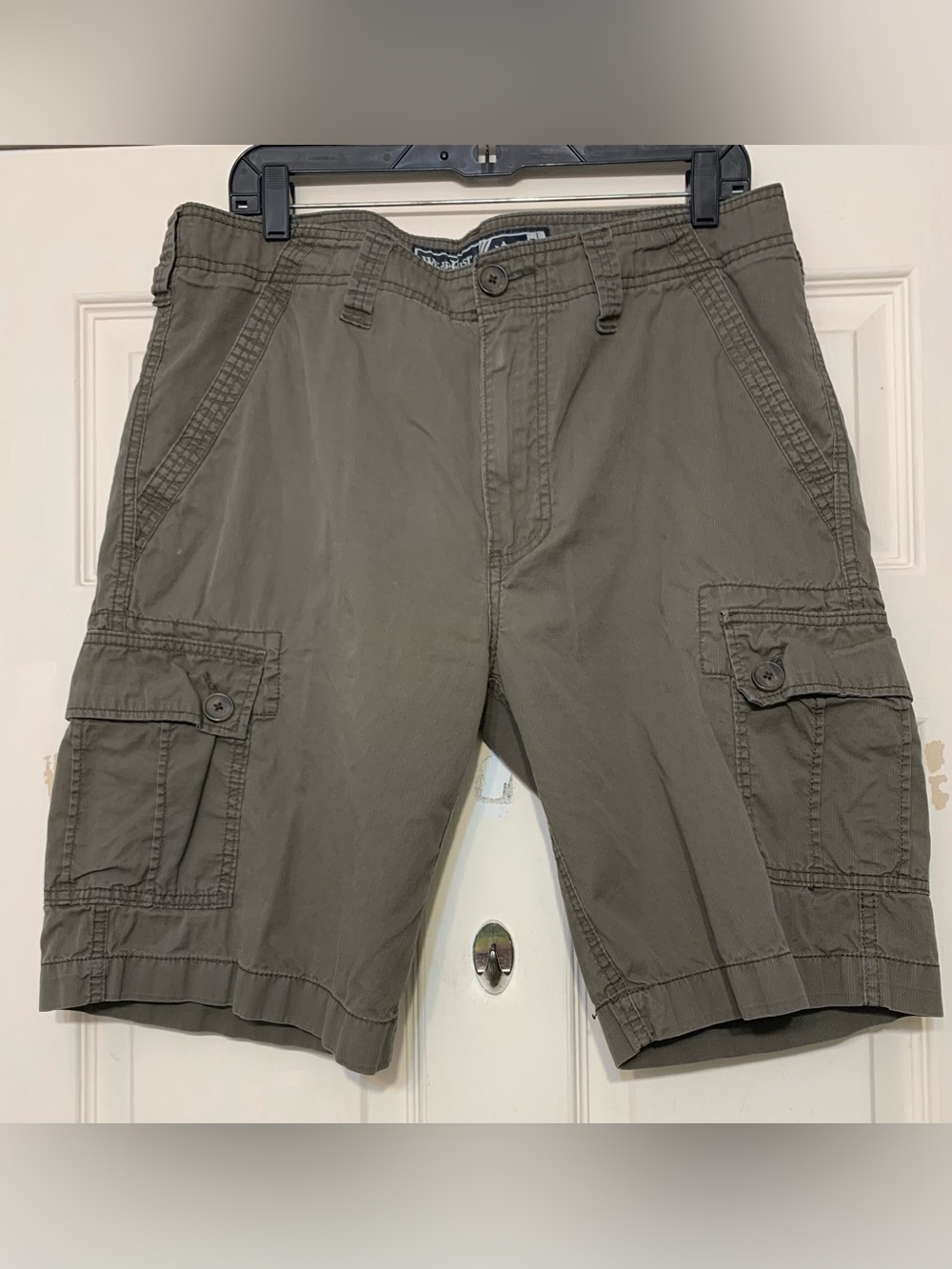 Wearfirst Men’s Size 34 Gray Green Cargo Shorts.         3648